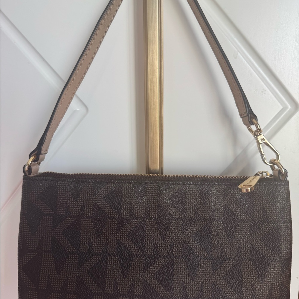 Michael Kors Large wristlet Purse - Picture 6 of 6